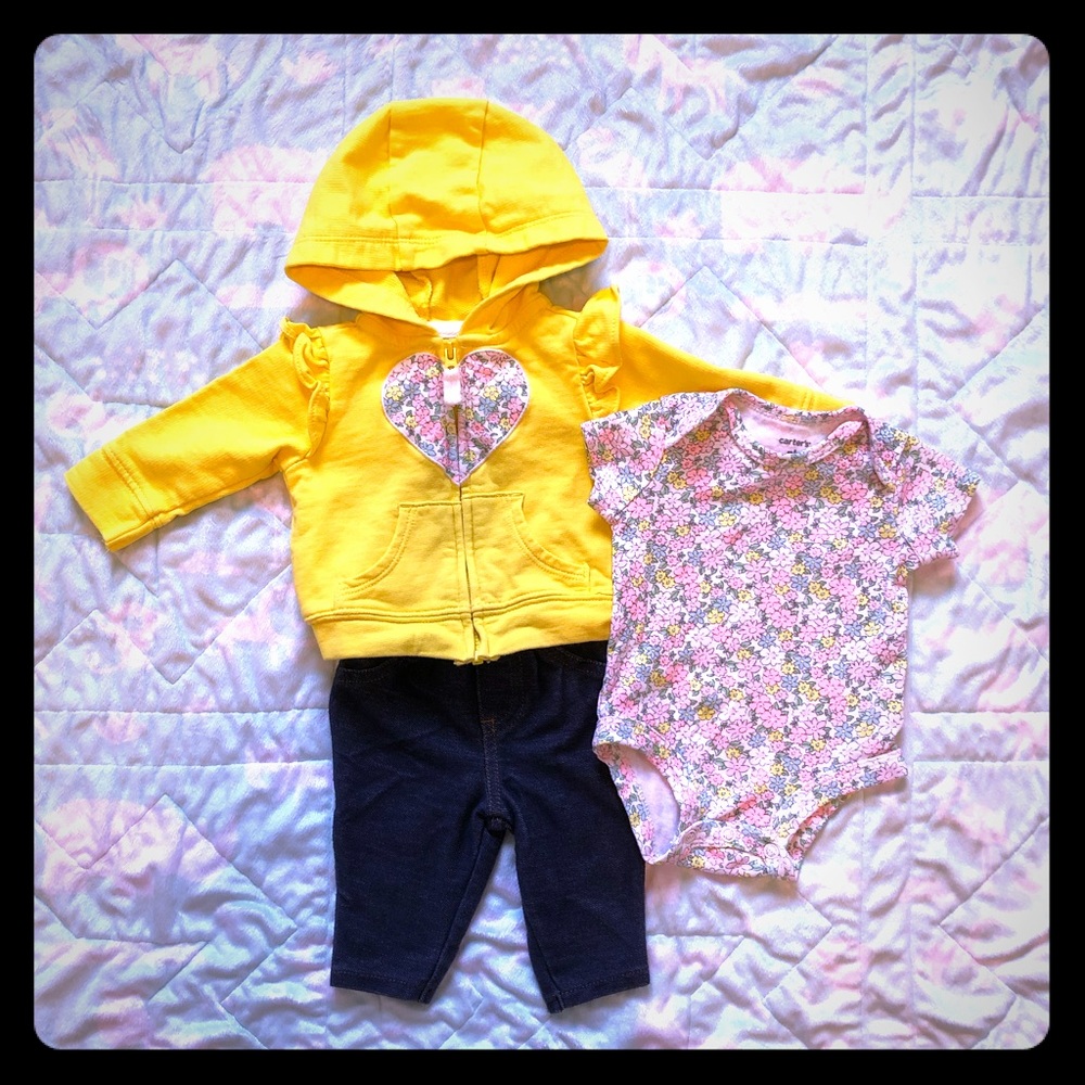 Carter’s Newborn girls ruffle sleeve 3 piece set
